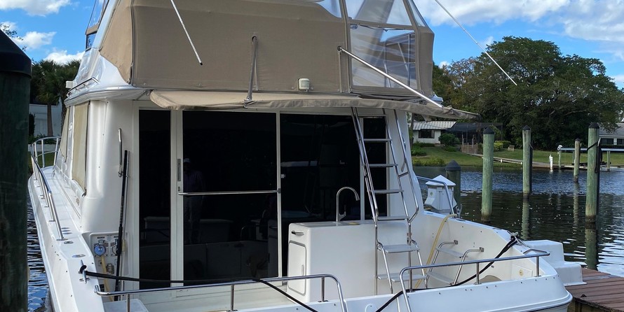 Sea ray 500 db sedan bridge