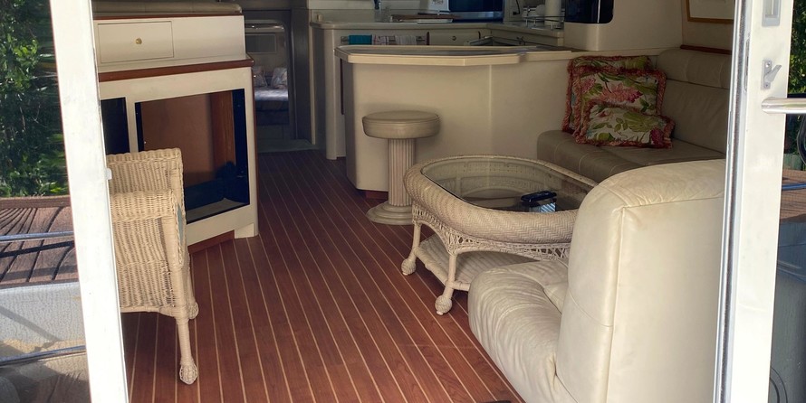 Sea ray 500 db sedan bridge