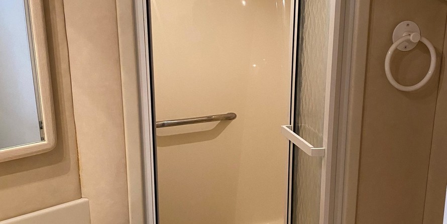 Sea ray 500 db sedan bridge