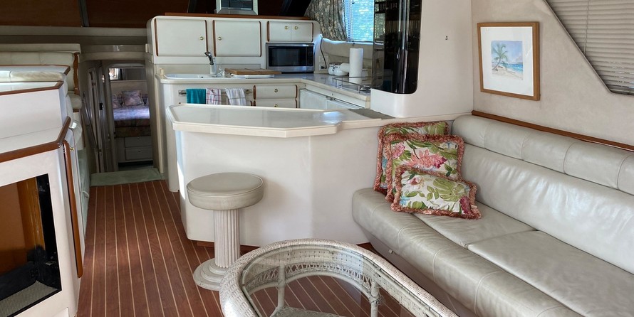 Sea ray 500 db sedan bridge