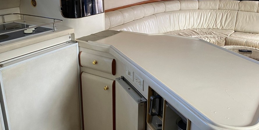 Sea ray 500 db sedan bridge