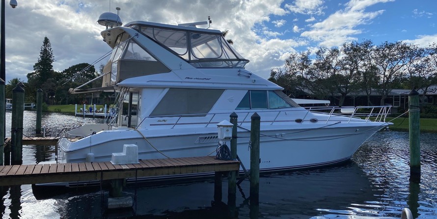 Sea ray 500 db sedan bridge