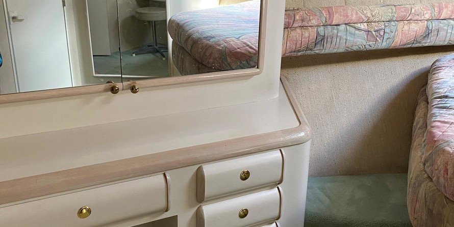 Sea ray 500 db sedan bridge