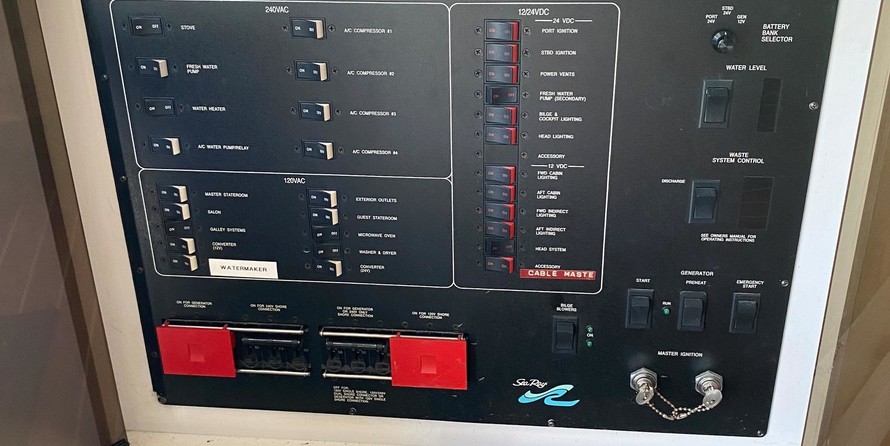 Sea ray 500 db sedan bridge