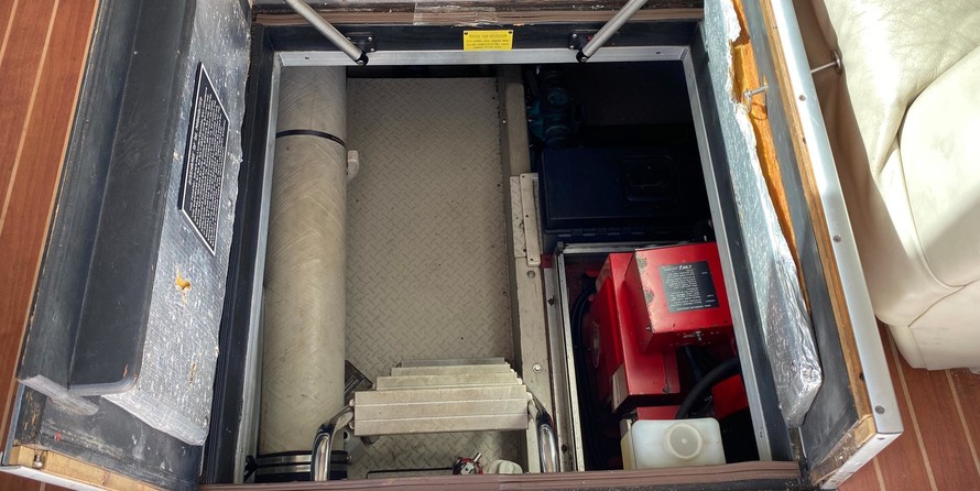 Sea ray 500 db sedan bridge