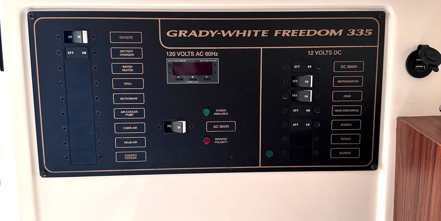 Grady-White Freedom 335
