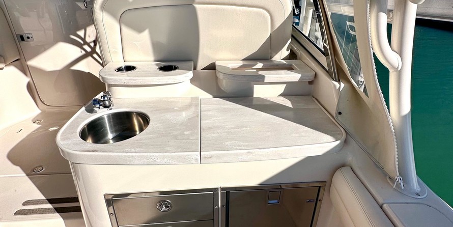 Grady-White Freedom 335