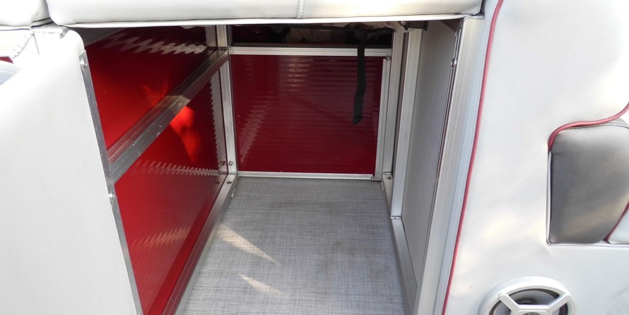 Lowe SS270 Extended Walk Thru