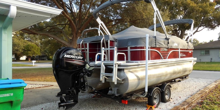 Lowe SS270 Extended Walk Thru