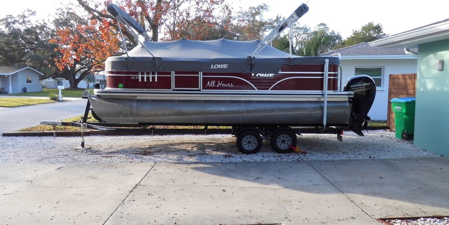 Lowe SS270 Extended Walk Thru