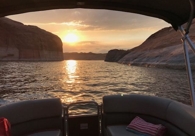 Lowe SS270 Extended Walk Thru