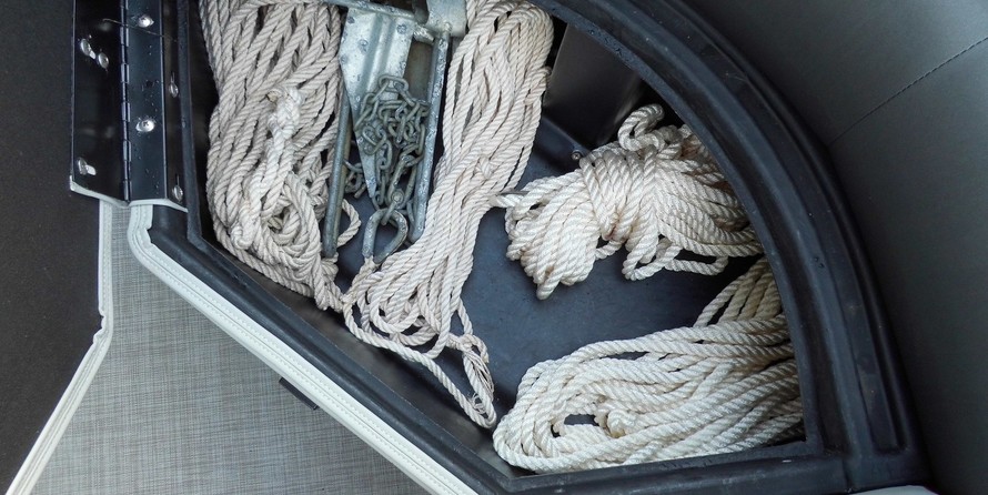 Lowe SS270 Extended Walk Thru