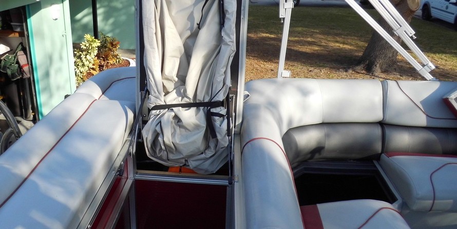 Lowe SS270 Extended Walk Thru