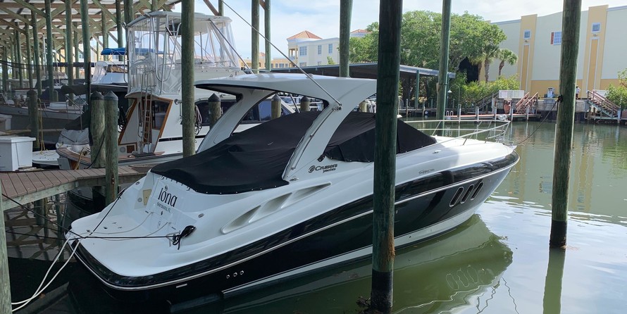 Cruisers Yachts 330 Express