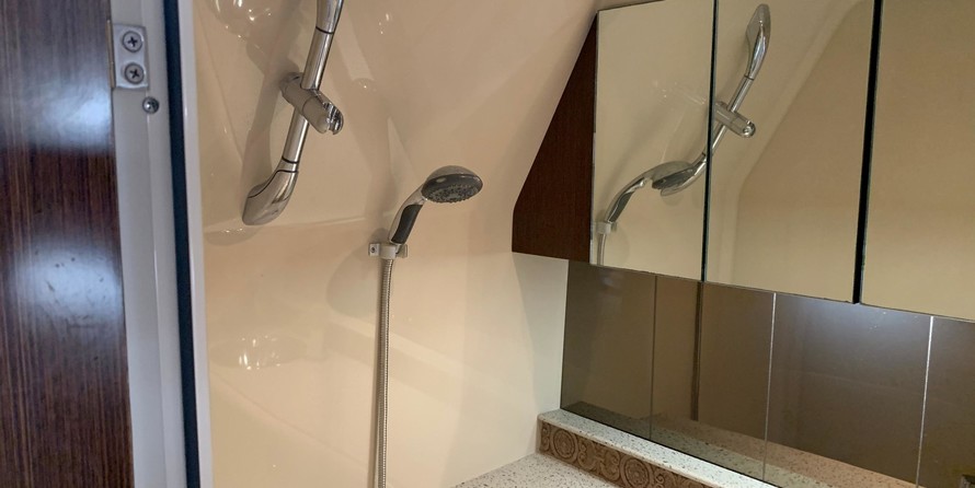 Cruisers Yachts 330 Express