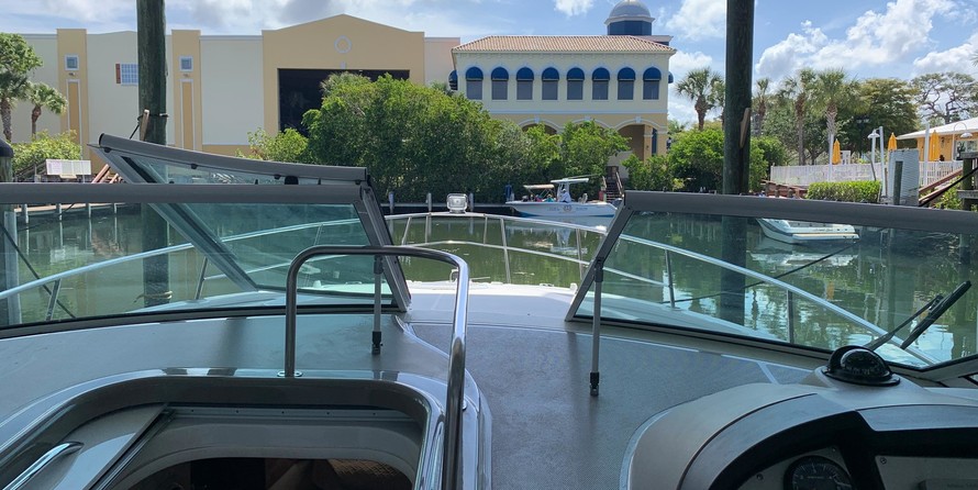 Cruisers Yachts 330 Express