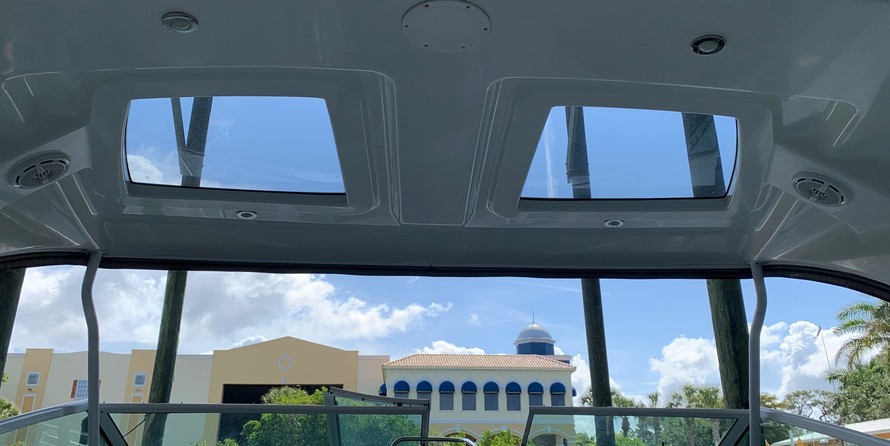 Cruisers Yachts 330 Express