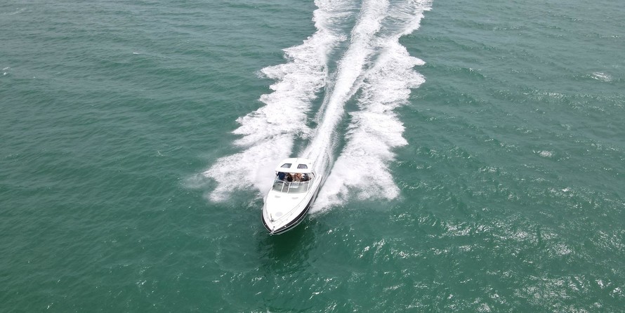 Cruisers Yachts 330 Express