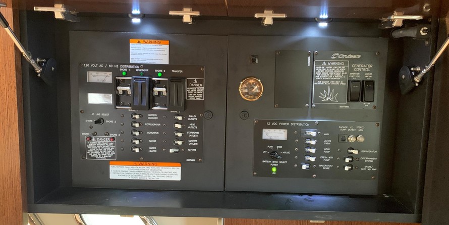 Cruisers Yachts 330 Express