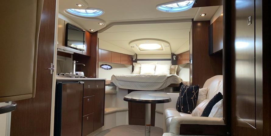Cruisers Yachts 330 Express