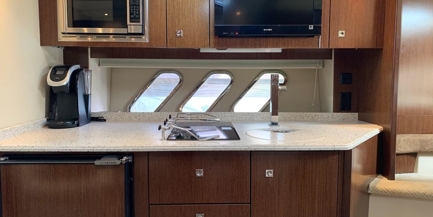 Cruisers Yachts 330 Express