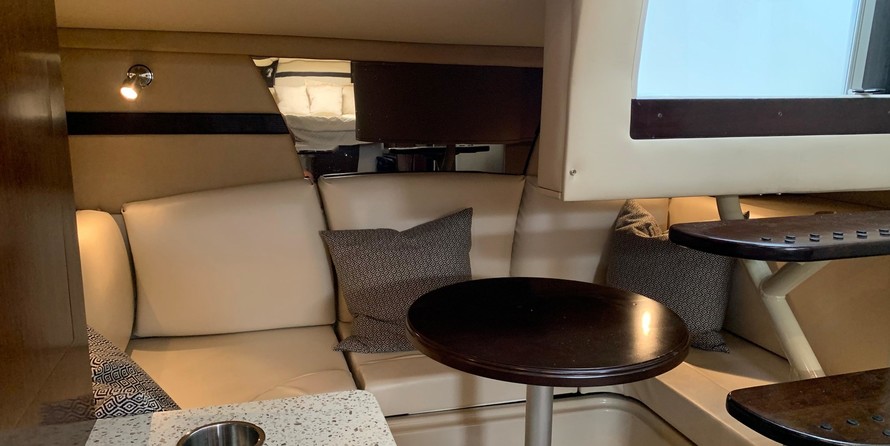 Cruisers Yachts 330 Express