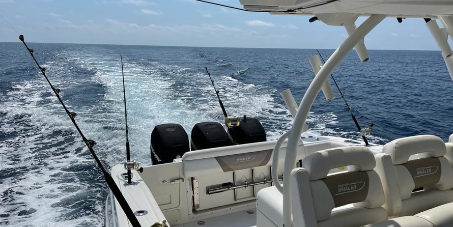 Boston Whaler 370 Outrage