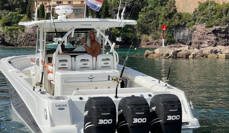 Boston Whaler 370 Outrage