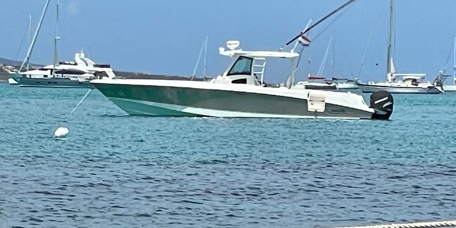 Boston Whaler 370 Outrage