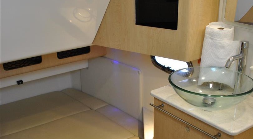 Boston Whaler 370 Outrage