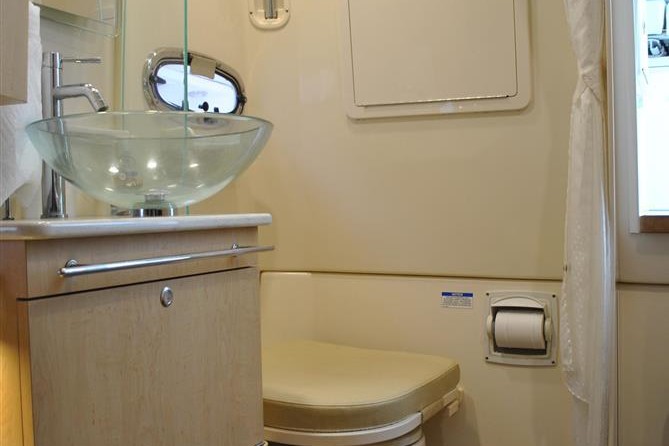 Boston Whaler 370 Outrage