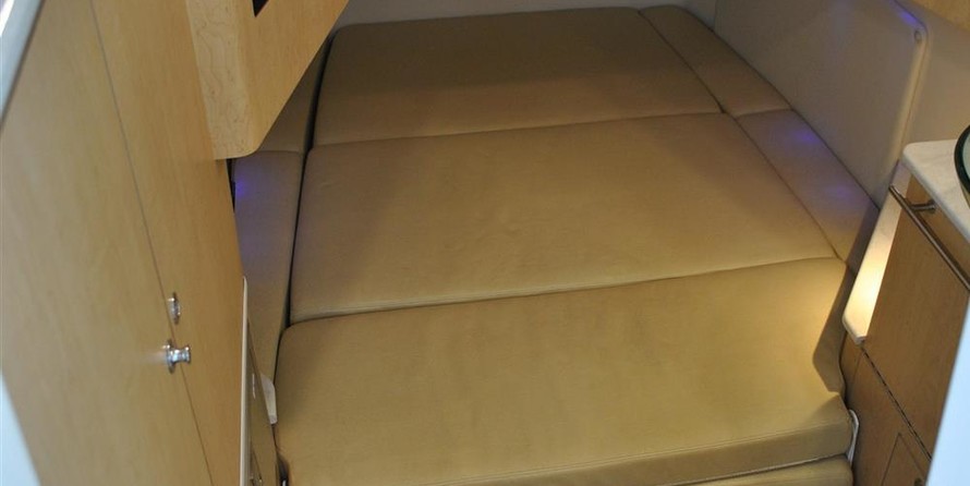 Boston Whaler 370 Outrage