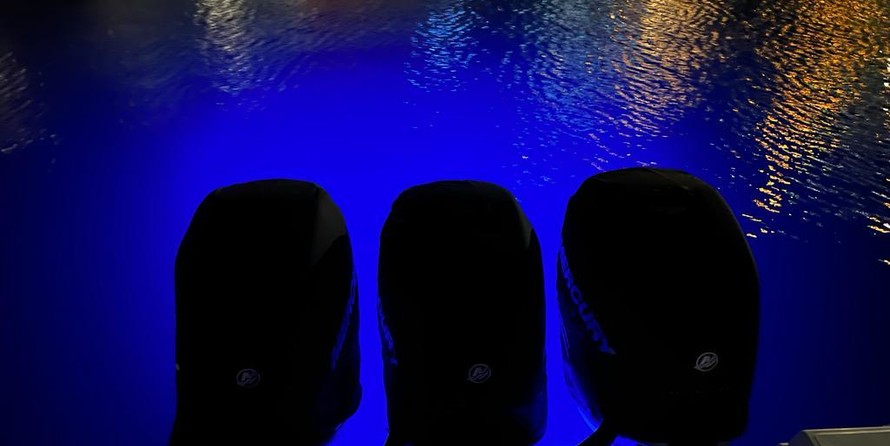 Boston Whaler 370 Outrage