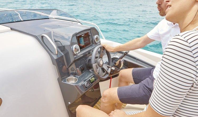 Quicksilver Activ 555 Cabin