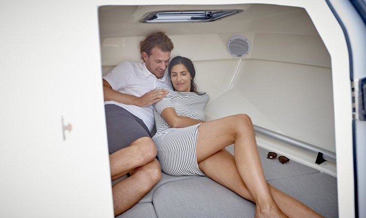 Quicksilver Activ 555 Cabin