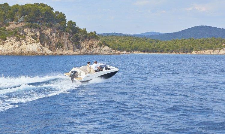 Quicksilver Activ 555 Cabin