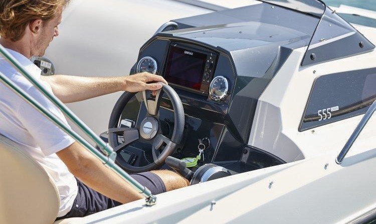 Quicksilver Activ 555 Cabin