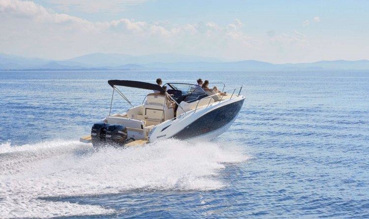 Quicksilver Activ 875 Sundeck