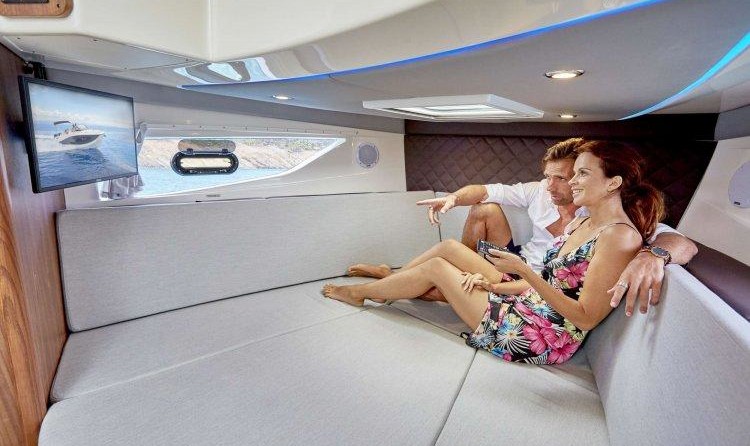 Quicksilver Activ 875 Sundeck