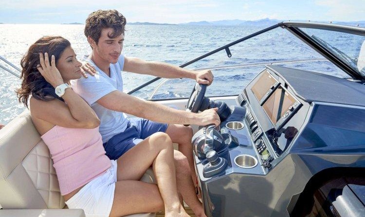 Quicksilver Activ 875 Sundeck