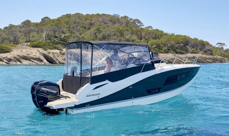 Quicksilver Activ 875 Sundeck