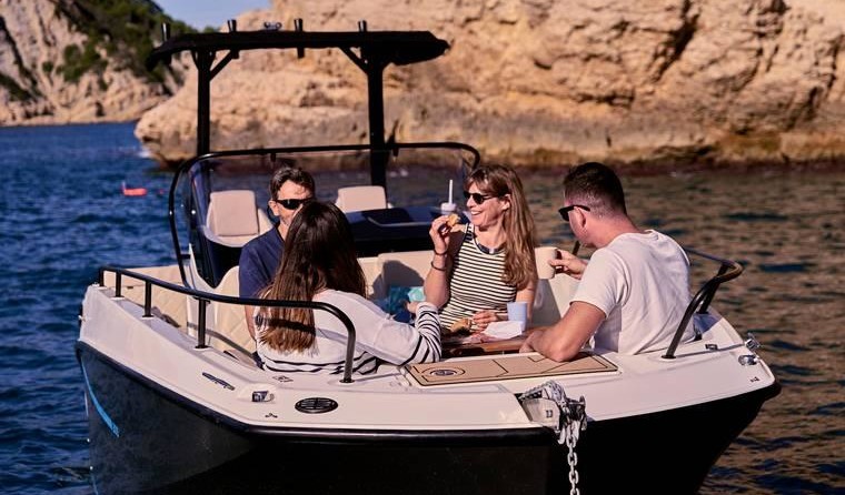 Quicksilver Activ 805 Open