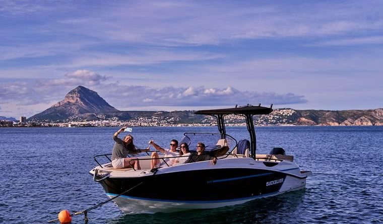 Quicksilver Activ 805 Open