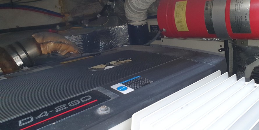 Cruisers Yachts 330 Express