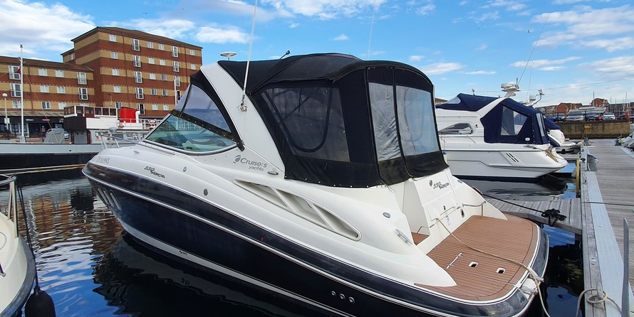 Cruisers Yachts 330 Express