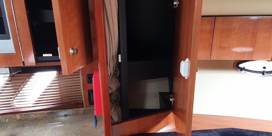 Cruisers Yachts 330 Express