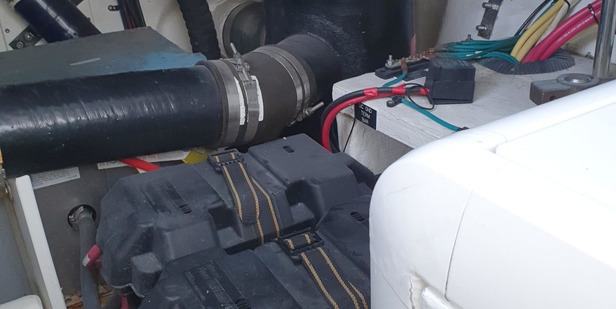 Cruisers Yachts 330 Express