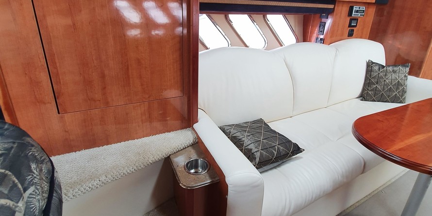 Cruisers Yachts 330 Express