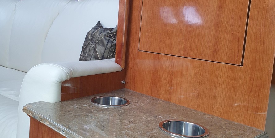 Cruisers Yachts 330 Express