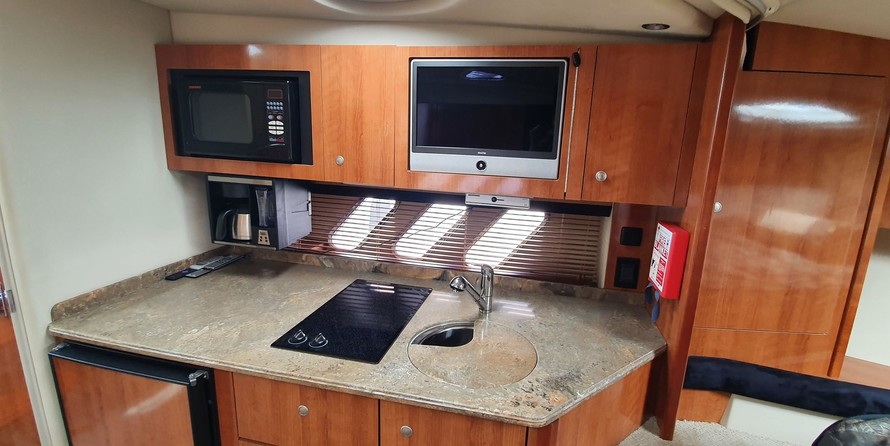 Cruisers Yachts 330 Express